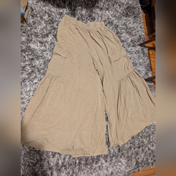 Wide-Leg Tan Pants - Picture 3 of 3